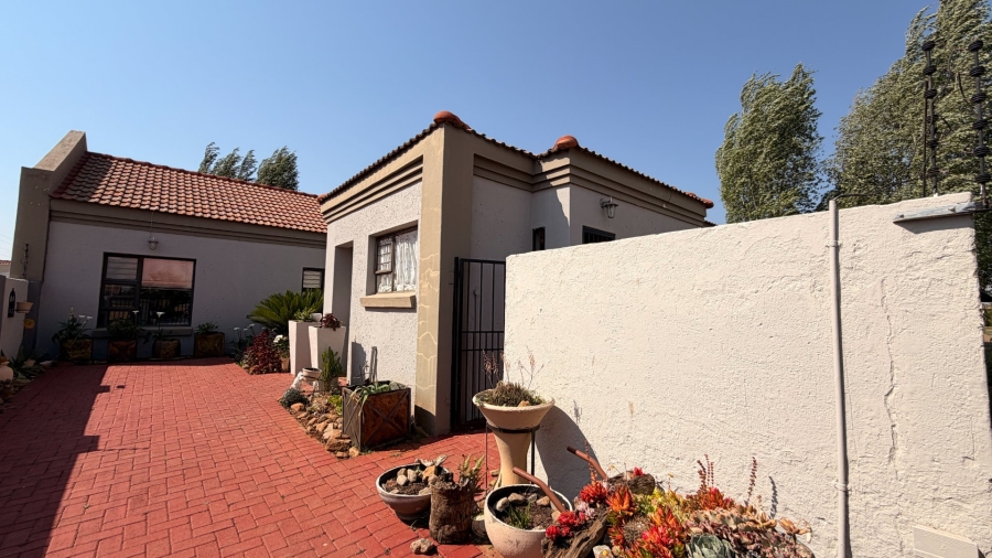 3 Bedroom Property for Sale in Grimbeeck Park North West